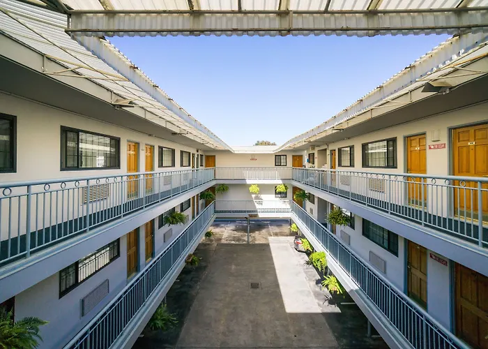 Hotel: Nob Hill Motor Inn -Newly Updated Rooms!