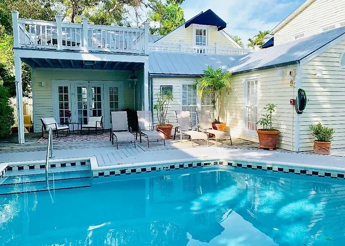 Cheap hotel: Heron House Court (Adults Only)