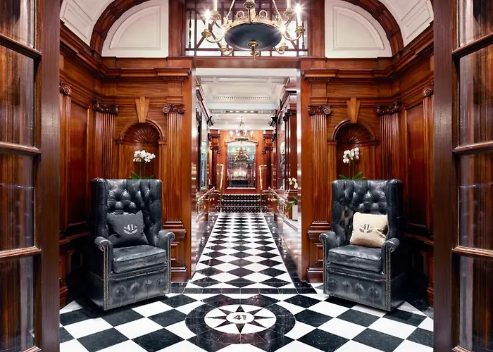 Hotel de luxo Apenas: 41