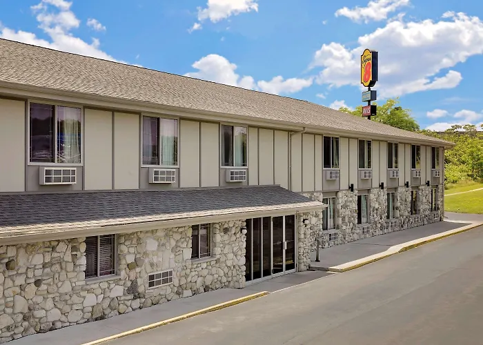 Super 8 By Wyndham Sturgeon Bay