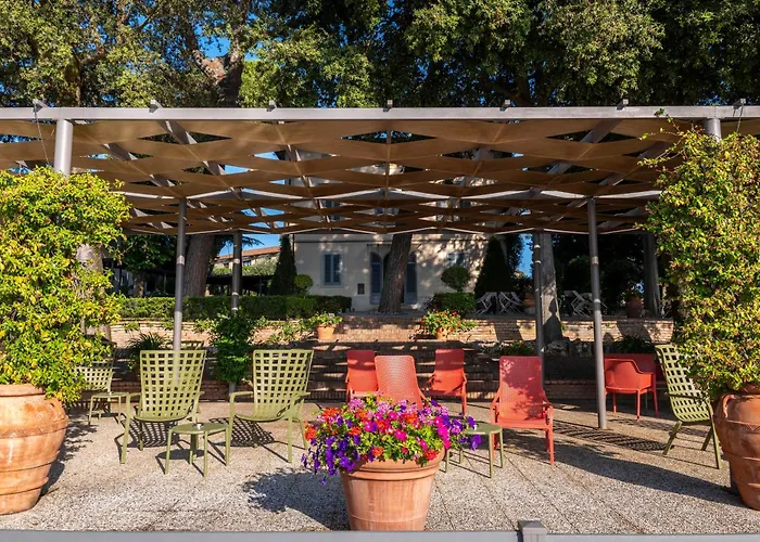 Hotels with tennis Villasanpaolo Resort & Spa