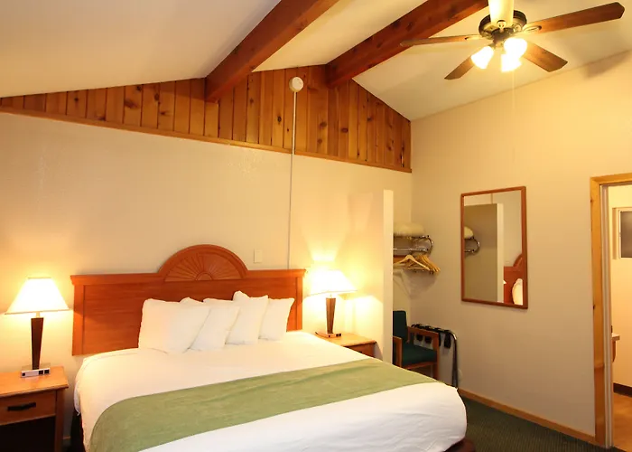 Cabin: Oakhurst Lodge