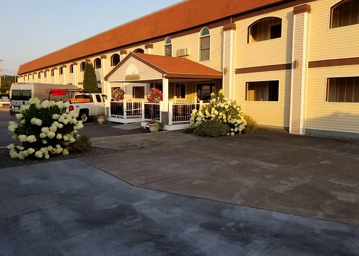 Motel: All Seasons Inn & Suites