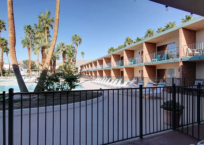 Hotel with view: Desert Hot Springs Spa Hotel