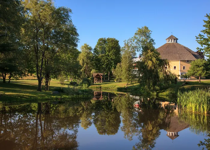 Hotel with view: Inn At The Round Barn Farm