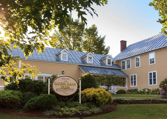 Hotel with view: Inn At The Round Barn Farm