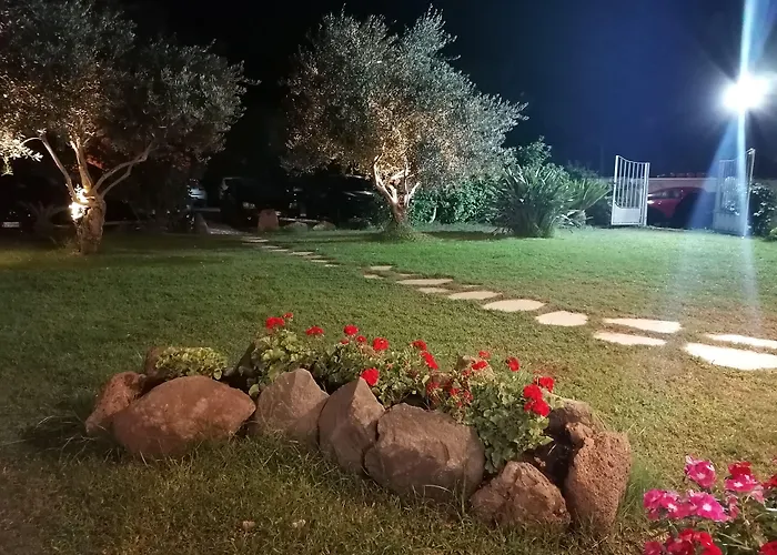 S'Ortale Con Parcheggio Interno E Ristorante All'aperto