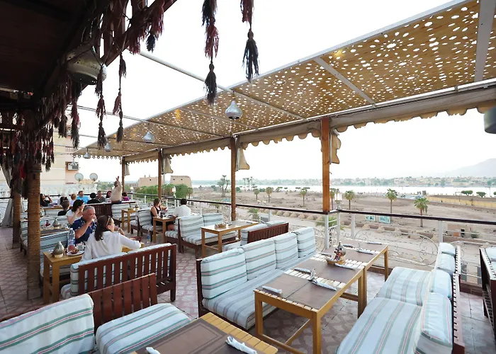 Cheap hotel: Nefertiti Hotel Luxor