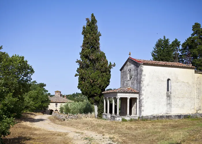 Villa con piscina: Agriturismo diffuso Tenuta Armaiolo - widespread farmhouse