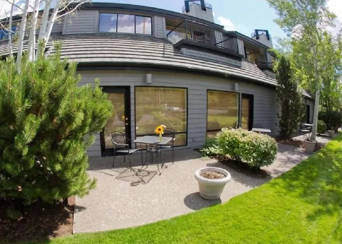 Cheap hotel: Pine Ridge Inn