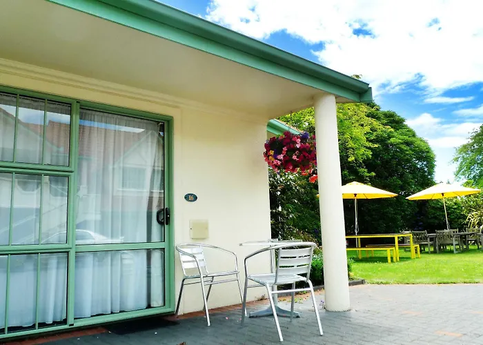 Hotels Close to Airport Rotorua Coachman Spa