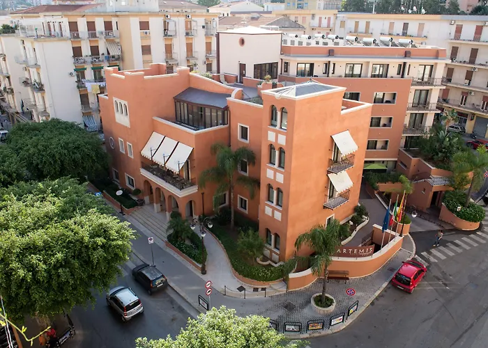 Hotel with view: Artemis Hotel