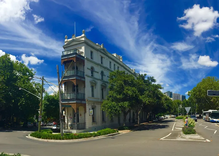 Hotel near College: Elephant Backpacker