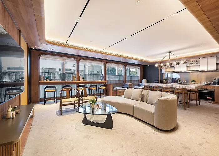 Dash Living On Queen'S