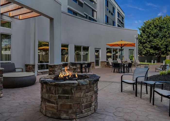 Hotel with view: Courtyard By Marriott Evansville East