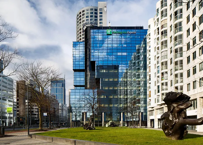 Central hotel: Holiday Inn Express Rotterdam - Central Station By Ihg