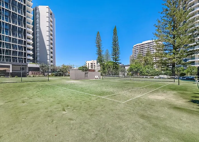 Hotel with Tennis: Surfers Century Oceanside Apartments