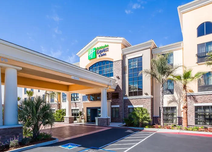 Hotel with view: Holiday Inn Express & Suites Eureka By Ihg