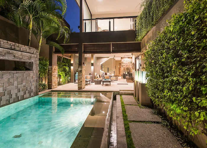 Hotels Close to Airport Cicada Luxury Townhouses