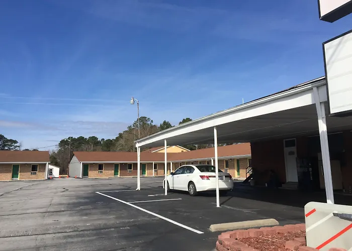 Motel: Coastal Motel