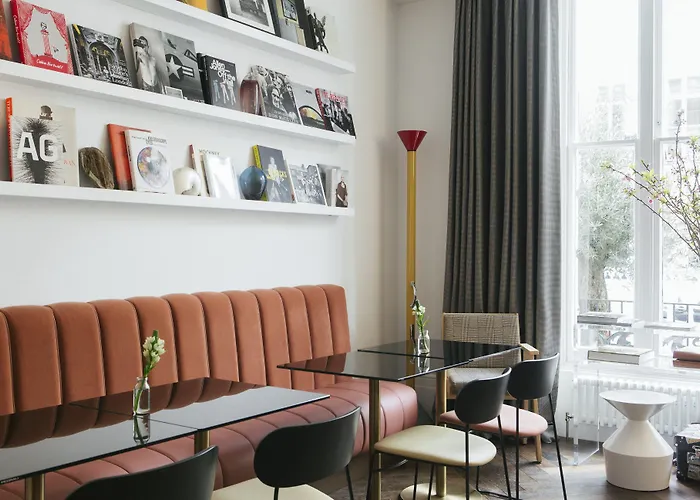 Hotel with pool: The Laslett