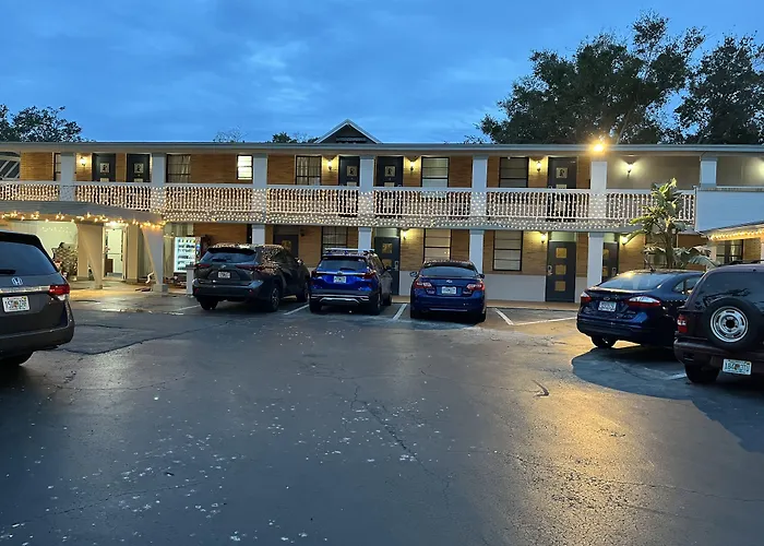 Cheap hotel: Castillo Inn