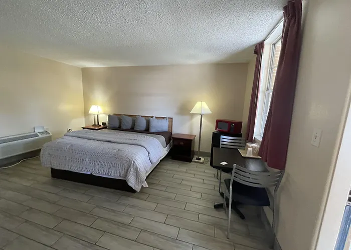 Cheap hotel: Castillo Inn