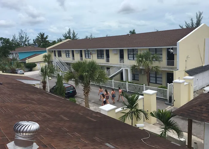 3 star hotel: Colony Club Inn & Suites