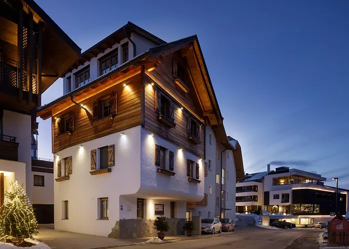 Chalet Tyrolian Apartments - By Familiaris - Pools 500 Meters