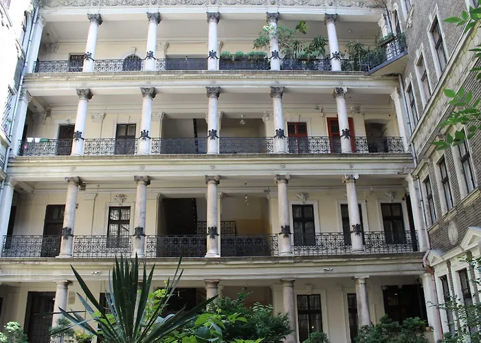 B&B only: Omega Guesthouse Budapest