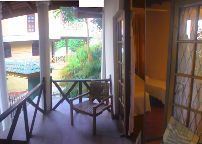 Guest house: Tree Breeze Inn