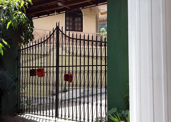 Guest house: Tree Breeze Inn