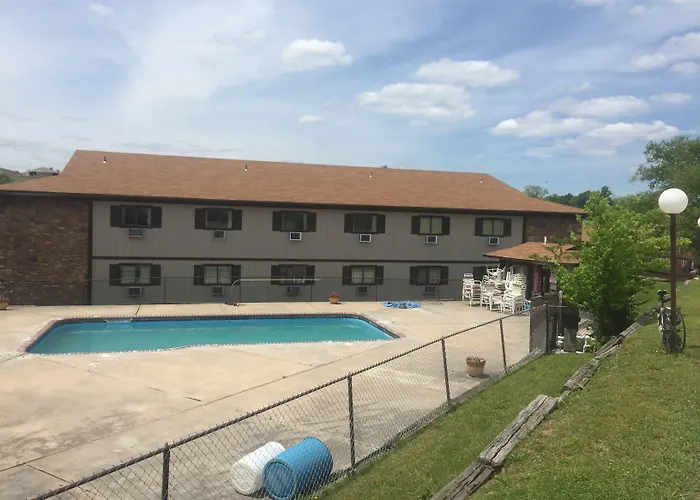Trip to College Midway Budget Inn