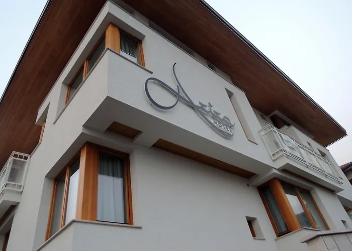 Hotel Aziza