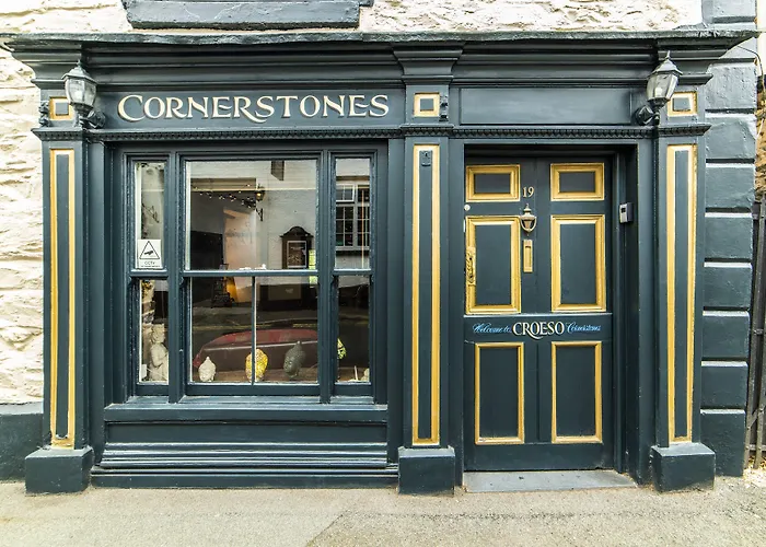 Self Catering Accommodation, Cornerstones, 16Th Century Luxury House Overlooking The River