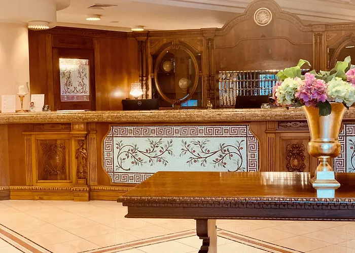  Palace - Alihotels