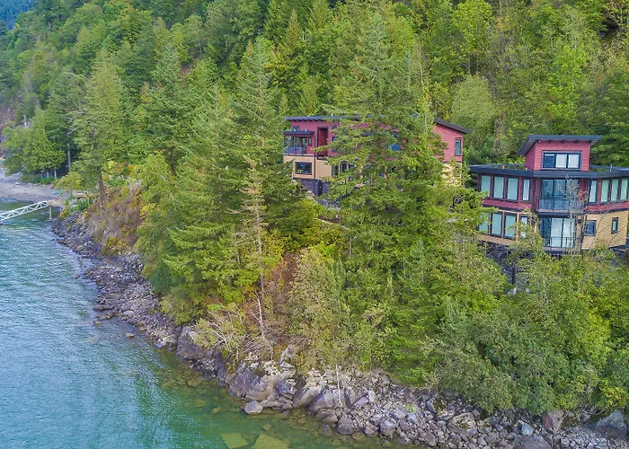 Villa: The Lodge On Harrison Lake