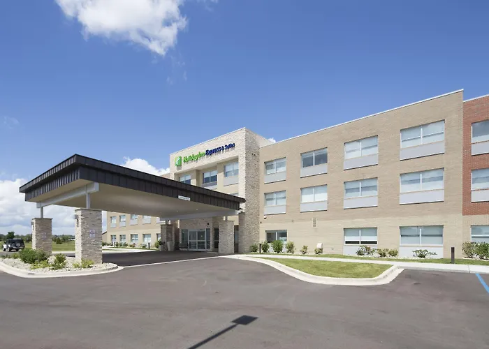 Cheap hotel: Holiday Inn Express & Suites - Gaylord By Ihg