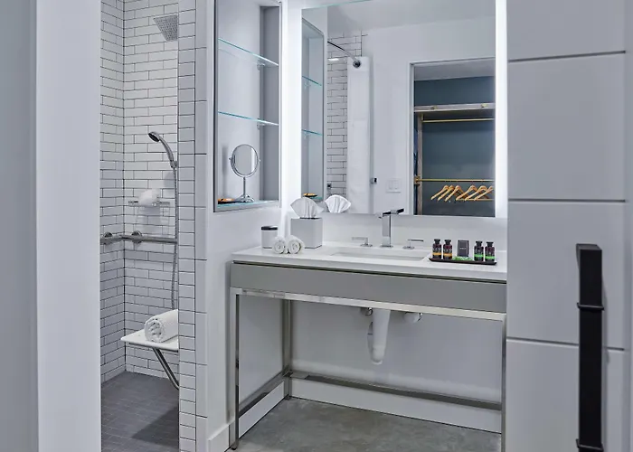 Hotels With Four Stars Canopy By Hilton Portland Pearl District