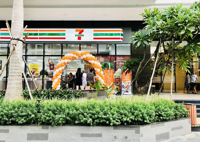 Hotel near College: Saigon Sirius