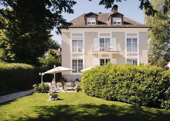 Airport Hotel: The Little Guesthouse