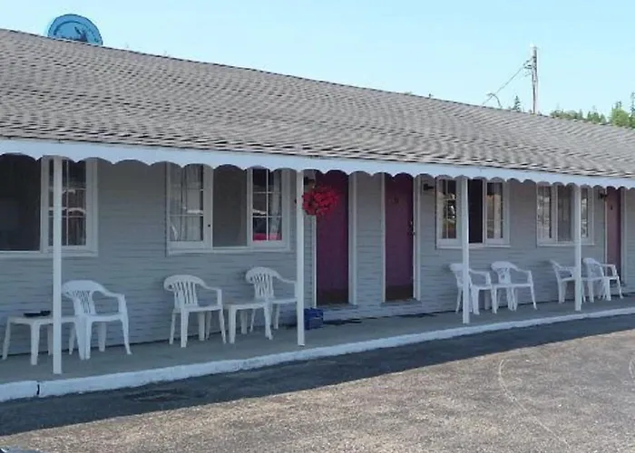 Motel: Bayview Lakefront Inn