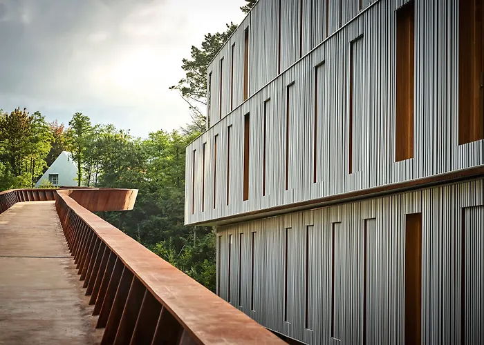 Hotel near College: Numad Studios