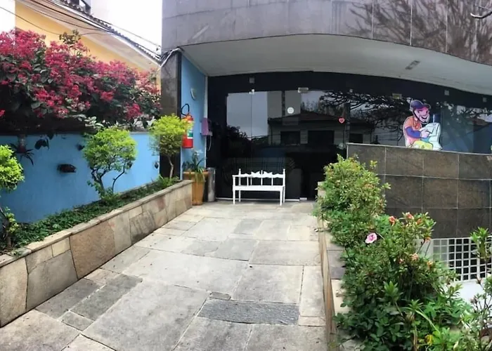 Hotel perto da faculdade: Praca Da Arvore Hostel