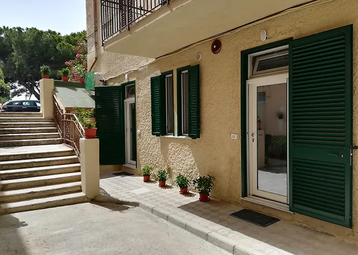 Hotel 4 stelle: Guest House B&B Via Marina