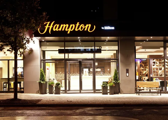 Family resorts Hampton By Hilton Berlin City East Side Gallery