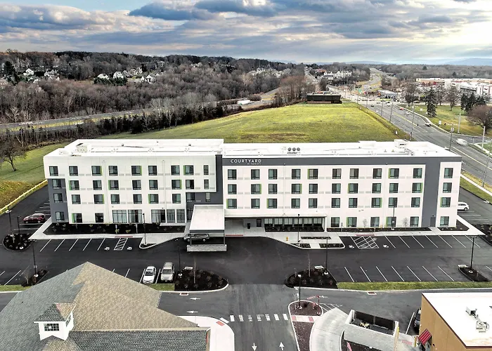 Hotel: Courtyard By Marriott Southington