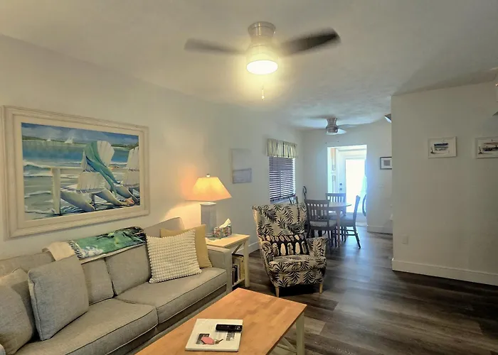 Villa: An Island Getaway At Palm Tree Villas