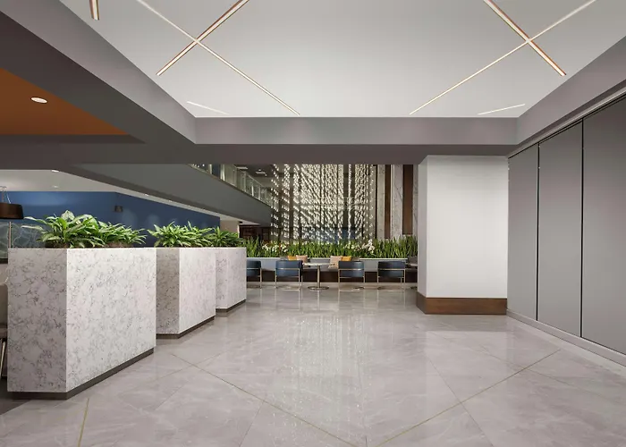 Сity center hotels Embassy Suites By Hilton Knoxville Downtown