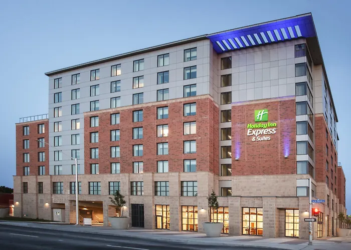 Family Hotel: Holiday Inn Express & Suites Downtown Ottawa East By Ihg
